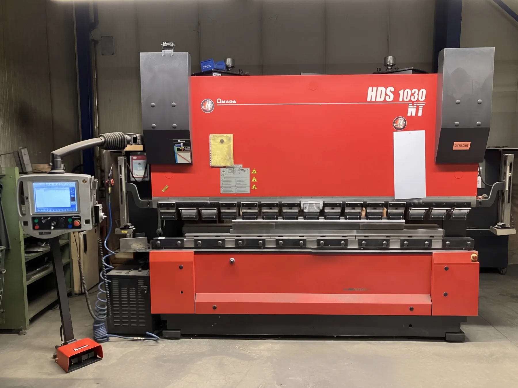 AMADA HDS 1030 NT press brake